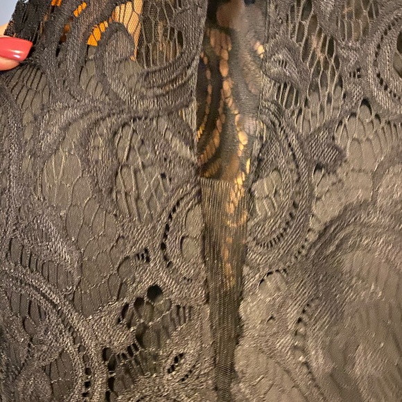 Gown - Picture 3 of 4